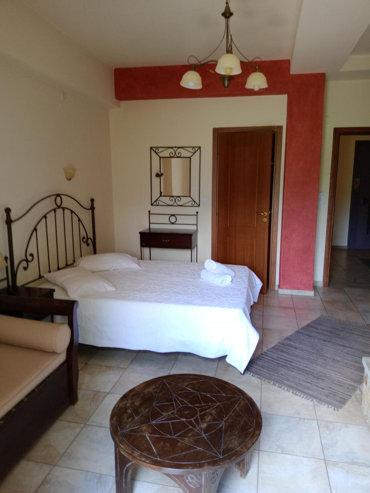 Hotel Erotas Áyios Dhimítrios Dış mekan fotoğraf