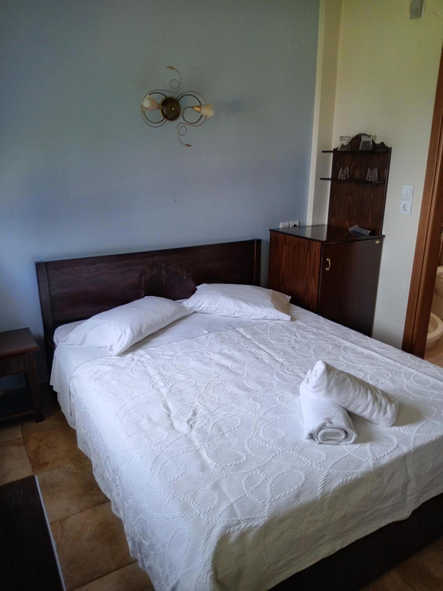 Hotel Erotas Áyios Dhimítrios Dış mekan fotoğraf
