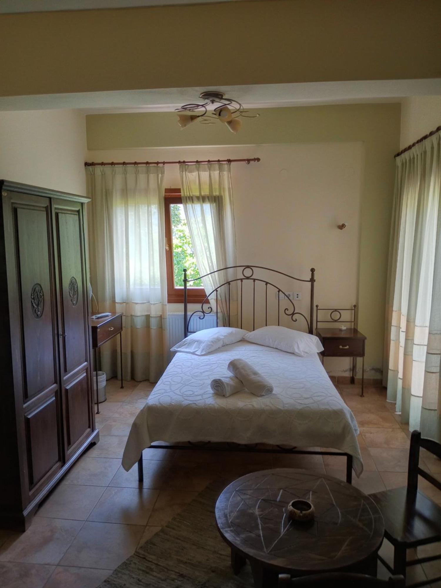 Hotel Erotas Áyios Dhimítrios Dış mekan fotoğraf