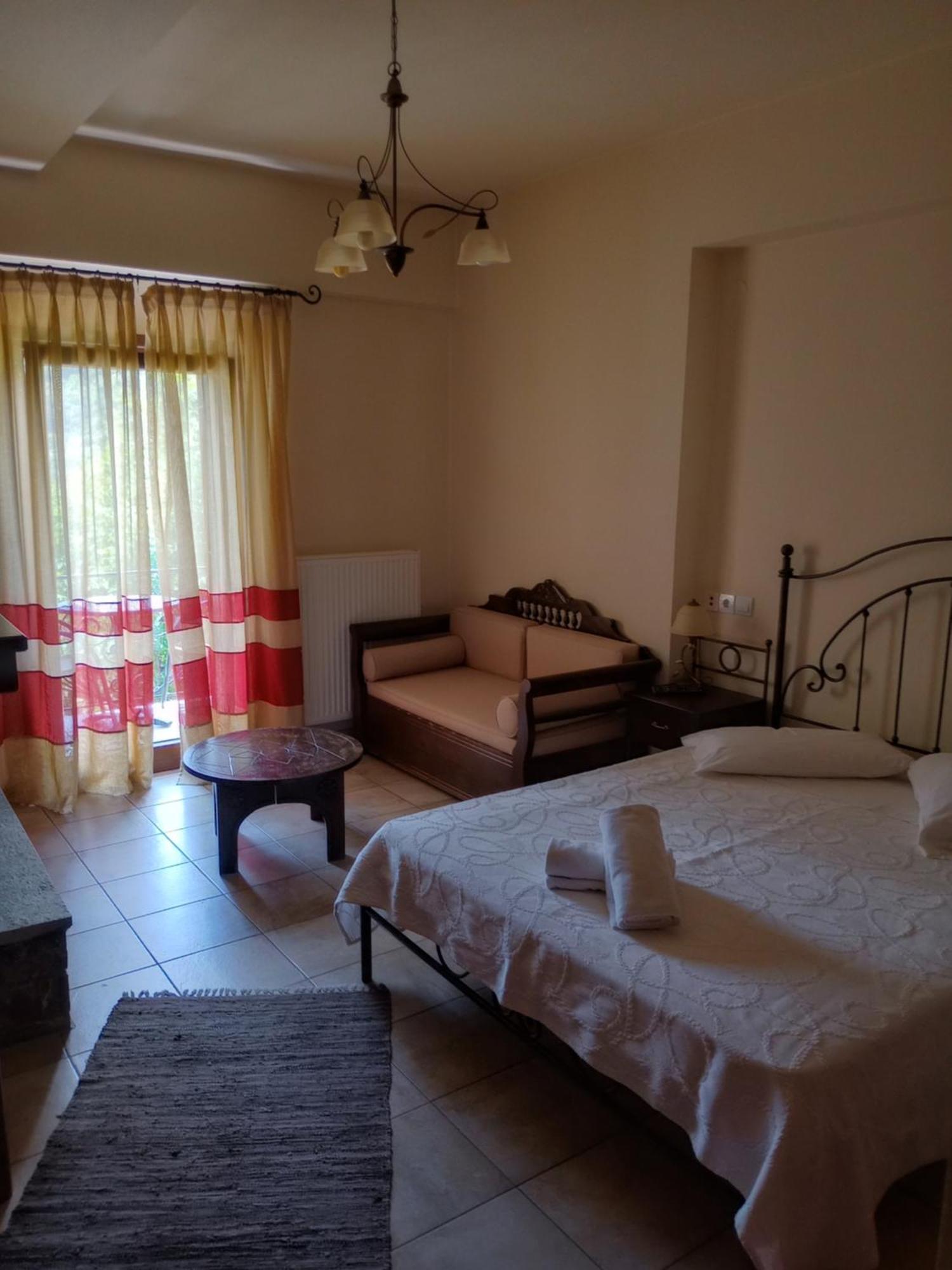 Hotel Erotas Áyios Dhimítrios Dış mekan fotoğraf