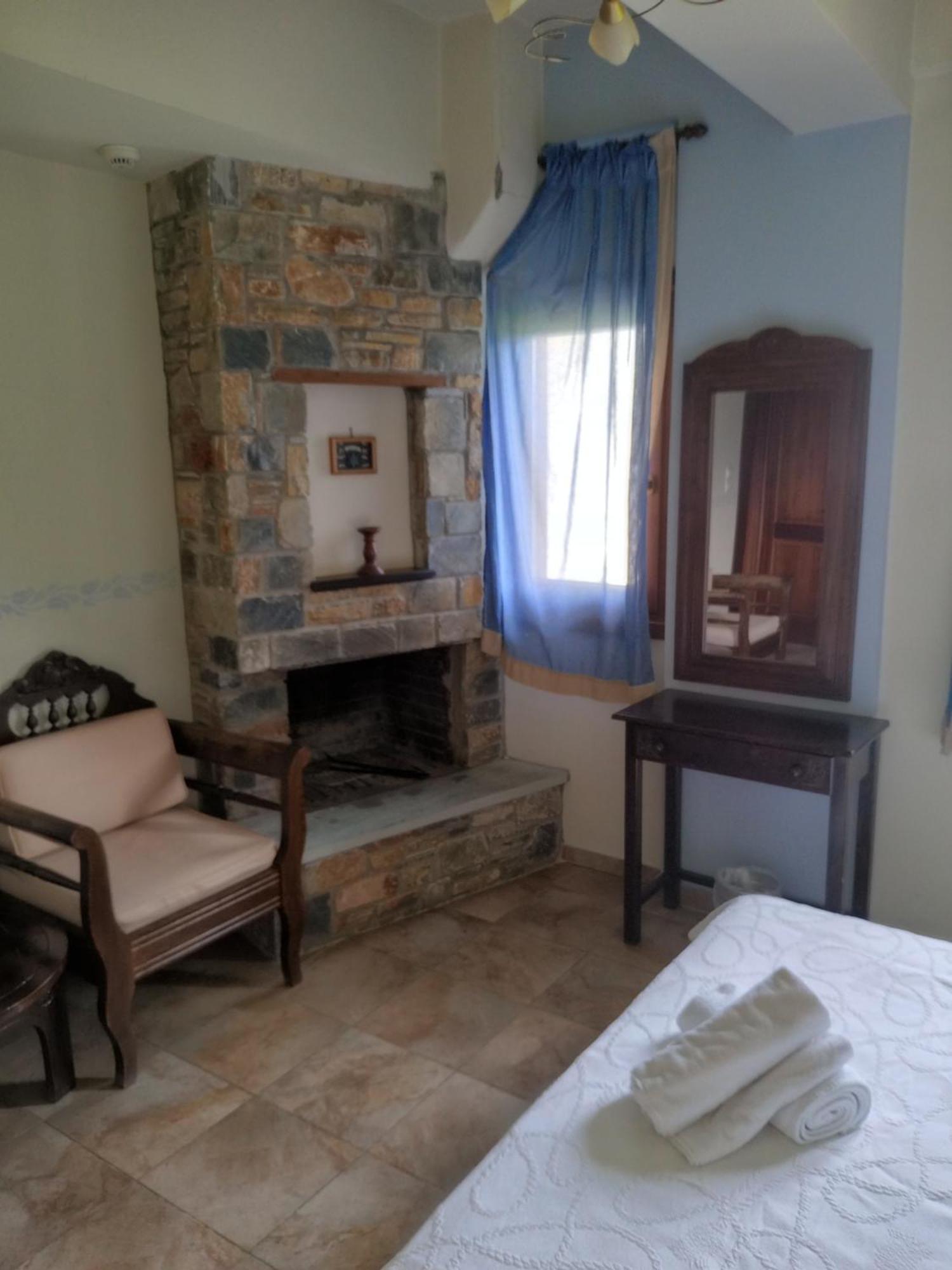 Hotel Erotas Áyios Dhimítrios Dış mekan fotoğraf